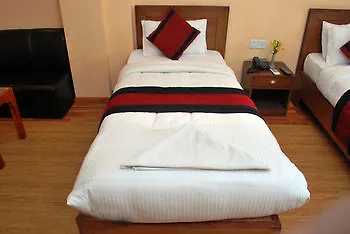Happy Hotel 3*